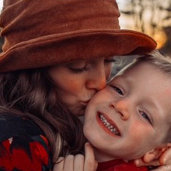 Meet your Posher, Angela - Picture 1 of 1